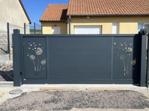 portail alumine coquelicot papillon